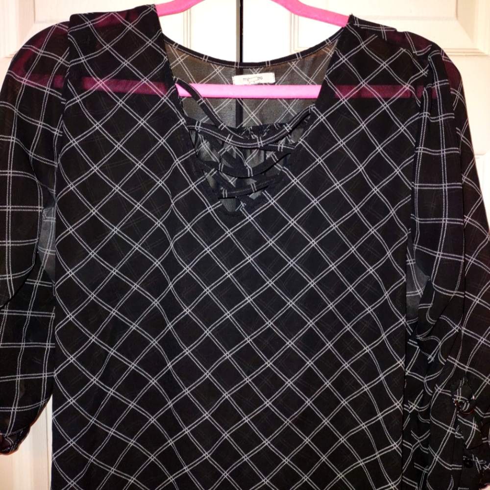 WOMEN'S SZ LG V NECK SEMI SHEER BLOUSE FROM MAURICE'S!